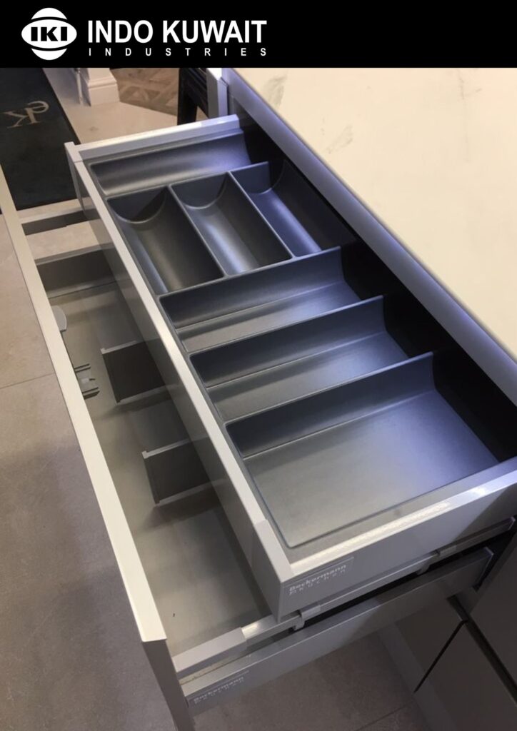 cutlery system formodern kitchen by IKI